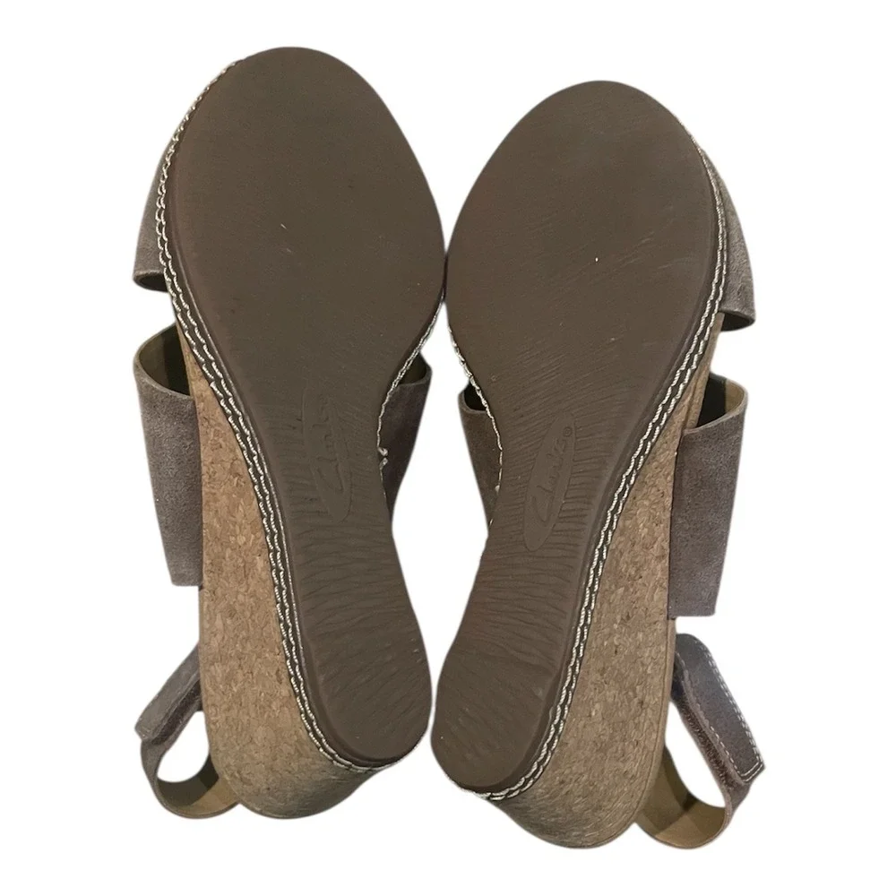 Clarks Collection Taupe Suede Cork Wedge Sandals Slingback Peep Toe Womens 8.5 W